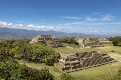 Pyramiden am Monte Alban in der Nähe von Oaxaca, Mexiko - mont alban