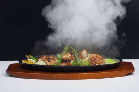 Hühnerfleisch mit Spargel - sizzler *** Chicken with asparagus sizzler  1035304942