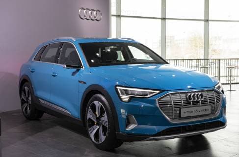 Ein Audi e-tron 55 quattro wird auf der Jahrespressekonferenz der AUDI AG praesentiert Ingolstadt 14.03.2019