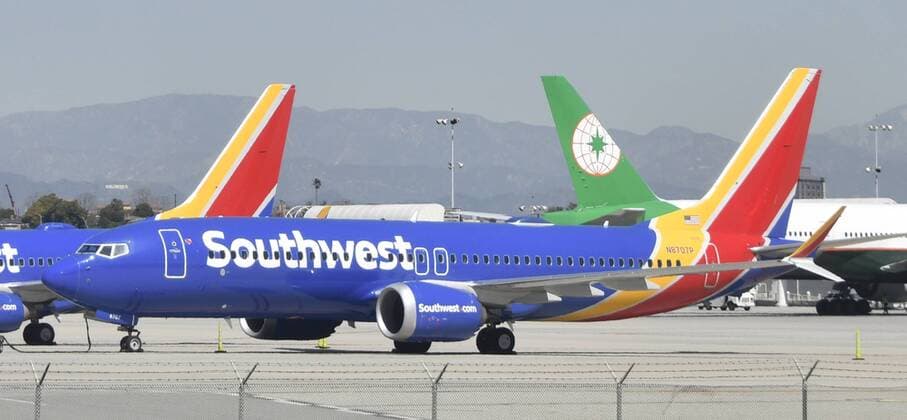 News Themen der Woche KW11 News Bilder des Tages A Southwest jet engine LEAP 1B that has been having the operational issues that has effected the 737 MAX 8 the last one at LAX sits grounded after the past 24 hours Thursday, international concern over the possible dangers of Boeing s 737 Max 8 aircraft has only continued to grow..US President Donald Trump announced Wednesday afternoon he would immediately ground all Boeing 737 Max 8 and 9 aircraft, amid concerns over their involvement in two major plane crashes less than six months apart...Boeing issued a statement saying they would recommend the temporary global suspension of the entire 737 Max fleet. Fifty countries have now grounded or banned the planes inside their airspace. March 14,2019.. . Los Angele U.S. - ZUMAbl1_ 20190314_zaf_bl1_003 Copyright: xGenexBlevinsx