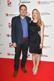 Daniel Smutny mit Begleitung bei der 11. Verleihung des Deutschen Musikautorenpreises 2019 im Hotel Ritz Carlton. Berlin, 14.03.2019