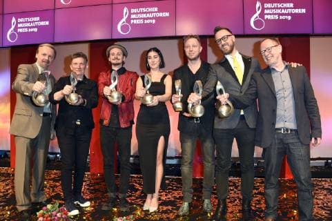 Ralf Wienrich, Suli Puschban, Maxim Richarz, Elif Demirezer, Martin Tingvall, Mark Barden und Michael Maierhof bei der 11. Verleihung des Deutschen Musikautorenpreises 2019 im Hotel Ritz Carlton. Berlin, 14.03.2019