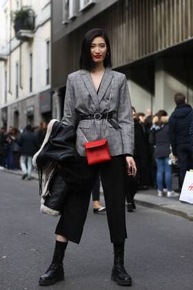 A chic showgoer attending the Dolce & Gabbana show during Milan Fashion Week - Feb 24,2019 - MFW: Fall 2019 Street Style Day 5, Milan Italy  Copyright: xValentinaxRanierix VRMFW20190224ZDC85