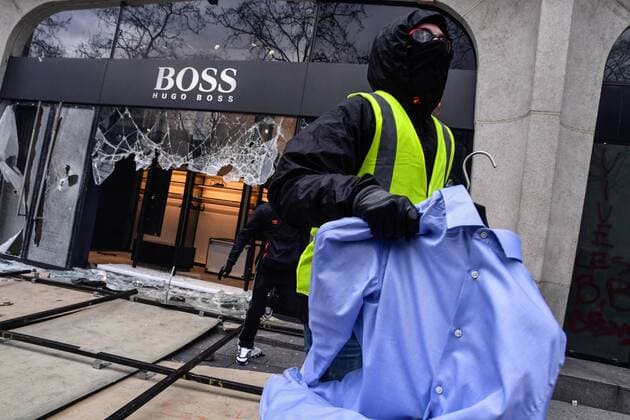 News Themen der Woche KW11 News Bilder des Tages The Manifestation of the Yellow Vests turns to the clash with the Forces of the Order for Act 18, on the Champs Elysee in Paris. Act 18 corresponding to the end of the great national debate.  JulienxMattiax xLexPictorium LePictorium_0204024