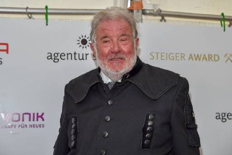 14. Steiger Award am 16.03.2019 im Casino der Zeche Zollverein in Essen Dr. Jürgen Großmann bekommt den Steiger Award in der Kategorie Ruhrgebiet verliehen