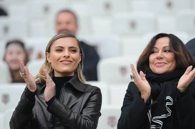 Entertainment Themen der Woche KW11 Entertainment Bilder des Tages Besiktas s goalkeeper Loris Karius s girlfriend German model Sophia Thomalla and mother Simone during the Turkish Super League football match between Besiktas and Goztepe at Vodafone Park in Istanbul , Turkey on March 16 , 2019. 