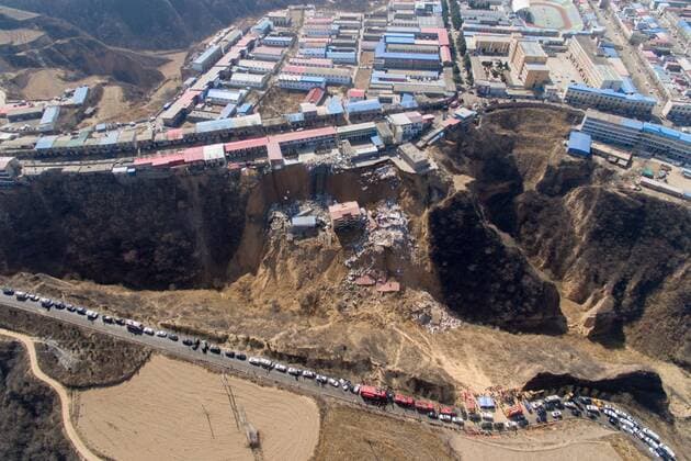 News Themen der Woche KW11 News Bilder des Tages LINFEN, CHINA - MARCH 16: Aerial view of houses destroyed by a landslide at Zaoling Township on March 16, 2019 in Linfen, Shanxi Province of China. Seven people died, 13 injured and 13 others missing by 3 p.m. on Saturday after the landslide-triggered house collapse happened at around 6:10 p.m. on Friday in Linfen.  Copyright: xVCGx CFP111200543317