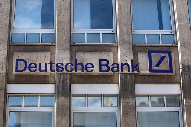Schriftzug derDeutsche Bank Filiale in Dortmund.