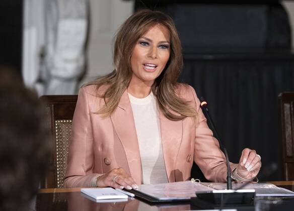 Entertainment Themen der Woche KW12 Entertainment Bilder des Tages March 18, 2019 - Washington, District of Columbia, U.S. - First lady Melania Trump hosts a meeting of the Interagency Working Group on Youth Programs in the State Dining Room of the White House in Washington, DC on Monday, March 18, 2019. The group was originally established under former United States President George W. Bush and is part of an effort to align the First Lady s Be Best initiative with the working group. .Credit: CNP Washington U.S. - ZUMAs152 20190318_zaa_s152_003 Copyright: xRonxSachsx