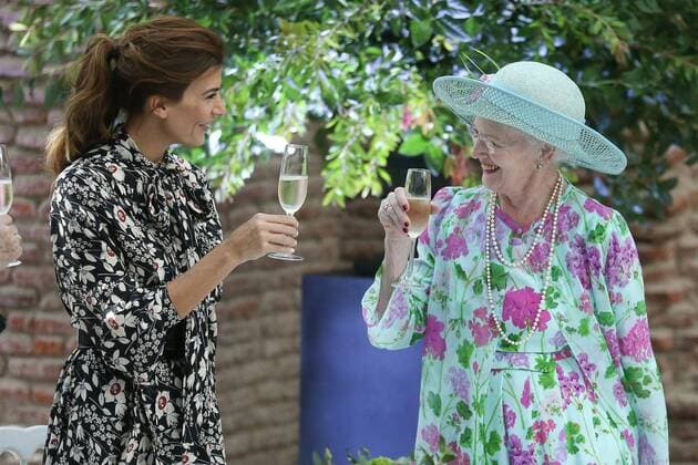 Entertainment Themen der Woche KW12 Entertainment Bilder des Tages Argentinian First Lady Juliana Awada (L) and Queen Margrethe II of Denmark make a toast during a luncheon at the Casa Rosada, in Buenos Aires, Argentina, 18 March 2019. Queen Margrethe II of Denmark s visit in Buenos Aires !ACHTUNG: NUR REDAKTIONELLE NUTZUNG!  Copyright: xJuanxIgnacioxRoncoronix AME8568 20190318-636885293092559518