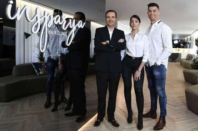 Entertainment Themen der Woche KW12 Entertainment Bilder des Tages Paolo Ramos, Georgina Rodriguez und Cristiano Ronaldo bei der Eröffnung der Haar-Transplantations-Klinik Insparya Hair Clinic . Madrid, 18.03.2019 Paolo Ramos, Georgina Rodriguez, Cristiano Ronaldo *** Paolo Ramos Georgina Rodriguez and Cristiano Ronaldo at the opening of the Hair Transplant Clinic Insparya Hair Clinic Madrid 18 03 2019 Paolo Ramos Georgina Rodriguez Cristiano Ronaldo  Foto:xDyDxFotografosx xFuturexImage