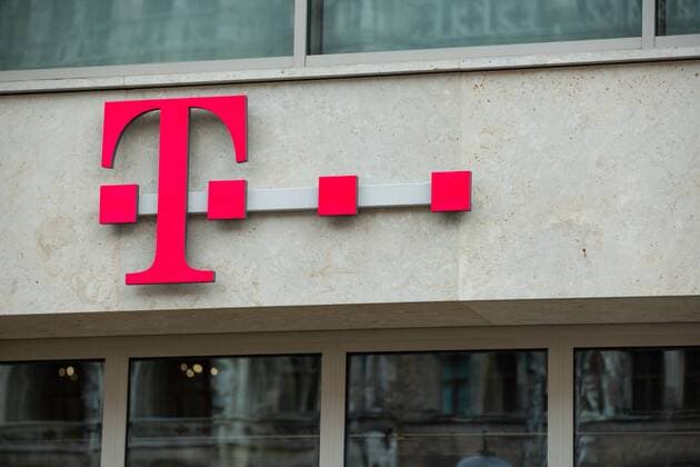 Laden, Ein Geschäft von der Deutschen Telekom ist in der Münchner Fußgängerzone zu sehen. München Bayern Deutschland Fußgängerzone *** Shop A Deutsche Telekom shop can be seen in the Munich pedestrian zone Munich Bavaria Germany pedestrian zone