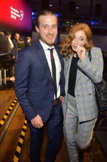 17. Deutscher Hoerfilmpreis Marleen Lohse mit Freund Buehnenabschlussbild zum 17. Deutscher Hoerfilmpreis in der Hauptstadtrepraesentanz der Deutschen Telekom in Berlin am 19.03.2019