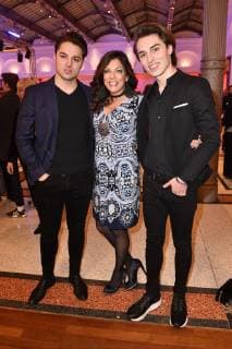 Alice Brauner mit ihren Söhnen Ben Zechbauer und David Zechbauer bei der Verleihung des 17. Deutschen Hörfilmpreises 2019 in der Hauptstadtrepräsentanz der Deutschen Telekom. Berlin, 19.03.2019