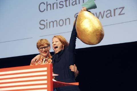 Ashley Hans Scheirl und Birgit Minichmayr bei der Verleihung des Großen Diagonale-Schauspielpreises 2019 für Verdienste um die österreichische Filmkultur beim Festival des österreichischen Films Diagonale im Orpheum. Graz, 19.03.2019