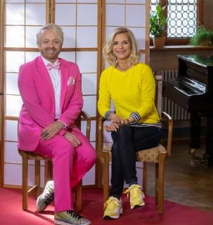 Dreharbeiten für die MDR Sendung Musik für Sie im Rathaus in Annaberg-Buchholz am 20.03.2019. Sänger und Entertainer Ross Antony und Moderatorin Uta Bresan lachen. Annaberg-Buchholz Sachsen Deutschland