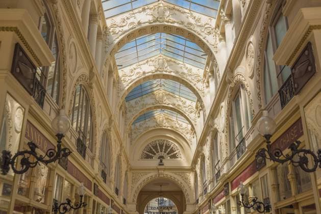 Die Passage Pommeraye ist eine historische Einkaufspassage im Zentrum von Nantes, benannt nach seinem Erbauer Louis Pommeraye. Der Bau begann Ende 1840 und wurde am 4. Juli 1843 abgeschlossen. *** The Passage Pommeraye is a historic shopping mall in the centre of Nantes named after its builder Louis Pommeraye Construction began in late 1840 and was completed on 4 July 1843.