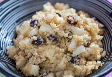 IMAGO Nature: Unsere Erde, Klimawandel, Ernährung, Pflanzen der Zukunft, Quinoa Quinoa mit Rosinen, bolivianische Süßspeise, Bolivien, Südamerika *** Quinoa with raisins Bolivian dessert Bolivia South America Copyright: imageBROKER/UlrichxZillmann ibxuzi04859536.jpg