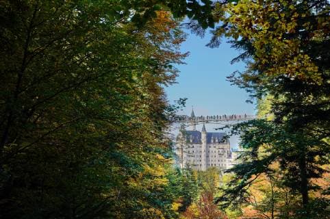 Neuschwanstein castle with Marienbrücke, bridge on October 9, 2018 in Hohenschwangau, Germany. Photographer: Peter Schatz