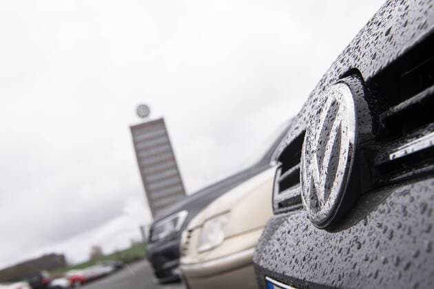 25.03.2019, xkvx, Wirtschaft, Volkswagen Werk Wolfsburg, Zentrale, Hochaus Konzernzentrale, Auspuff, Abgase Diesel Benzin Abgasskandal Wolfsburg