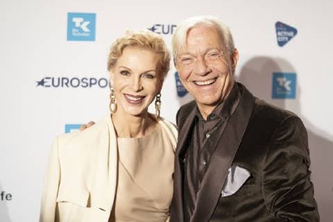 Preisverleihung Deutscher Sportjournalistenpreis 2019 - Roter Teppich Gala-Event im Grand Elysee Hamburg - Jo Groebel mit Ehefrau Grit Weiss;Preisverleihung Deutscher Sportjournalistenpreis 2019 - Roter Teppich Gala-Event im Grand Elysee Hamburg -, Hamburg Hamburg Deutschland Hotel Grand Elysee