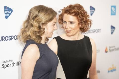Preisverleihung Deutscher Sportjournalistenpreis 2019 - Roter Teppich Gala-Event im Grand Elysee Hamburg - Monica Lierhaus mit Nichte Greta;Preisverleihung Deutscher Sportjournalistenpreis 2019 - Roter Teppich Gala-Event im Grand Elysee Hamburg -, Hamburg Hamburg Deutschland Hotel Grand Elysee