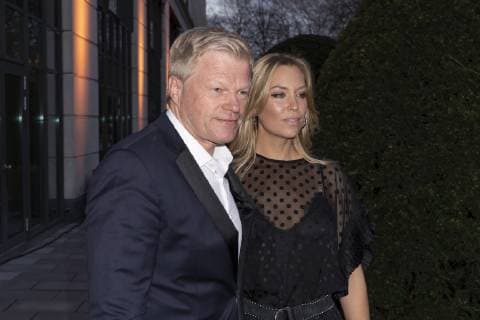 Preisverleihung Deutscher Sportjournalistenpreis 2019 - Roter Teppich Gala-Event im Grand Elysee Hamburg - Oliver Kahn mit Ehefrau Svenja Kahn;Preisverleihung Deutscher Sportjournalistenpreis 2019 - Roter Teppich Gala-Event im Grand Elysee Hamburg -, Hamburg Hamburg Deutschland Hotel Grand Elysee