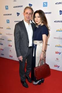 Pierre Littbarski und Ehefrau Hitomi Koizumi bei der Verleihung der Deutschen Sportjournalistenpreise 2019 im Hotel Grand Elysee. Hamburg, 25.03.2019