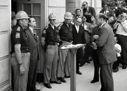 IMAGO History, U.S. Bürgerrechtsbewegung: 1954-1968 Attempting to block integration at the University of Alabama, Governor George Wallace stands defiantly at the door while being confronted by Deputy U.S. Attorney General Nicholas Katzenbach, June 11, 1963 File Reference 1003_768THA Hollywood CA USA  Copyright: xCinemaxLegacyxCollection ThexHollywoodxArchivex 1003_768THA
