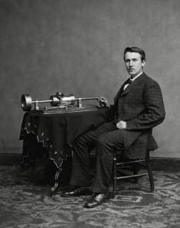 Thomas Alva Edison with his phonograph (2nd model), taken in Mathew Brady s Washington, D.C. studio (1878) File Reference 1003_826THA Hollywood CA USA  Copyright: xCinemaxLegacyxCollection ThexHollywoodxArchivex 1003_826THA