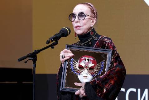 Entertainment Themen der Woche KW13 Entertainment Bilder des Tages MOSCOW, RUSSIA - MARCH 27, 2019: Russian actress Inna Churikova, who has received a Golden Mask prize for outstanding contribution to the development of dramatic art, speaks during a ceremony at the Bolshoi Theatre. Gavriil Grigorov TASS  TS0A6153