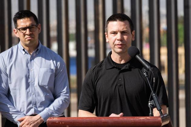 USA, Zoll- und Grenzschutzkommissar Kevin K. McAleenan besucht Grenze zu Mexiko in El Paso United States Customs and Border Protection Commissioner Kevin K. McAleenan addresses the dramatic increase in illegal crossings that continues along the Southwest border at a press conference in El Paso, Texas on Wednesday March 27, 2019. He appealed to lawmakers for more resources to handle the unprecedented migration surge.  ELP20190327342 JUSTINxHAMEL