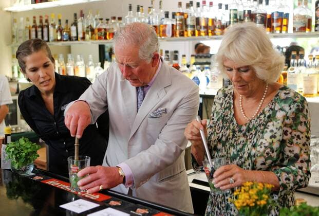 Entertainment Bilder des Tages Britain s Prince Charles (L) and wife Camilla, Duchess of Cornwall, prepare a Cuban mojito during a visit at the Habanera restaurant, in Havana, Cuba, 27 March 2019. Britain s Prince Charles and wife Camilla visit Havana !ACHTUNG: NUR REDAKTIONELLE NUTZUNG!  Copyright: xYanderxZamorax AME1858 20190327-636893164969835606