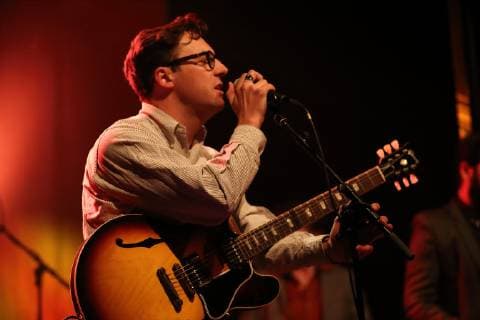Nick Waterhouse bei einem Konzert im Columbia Theater in Berlin, 27. März 2019. Konzert von Nick Waterhouse in Berlin
