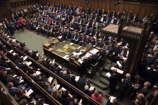 News Themen der Woche KW13 News Bilder des Tages (190327) -- LONDON, March 27, 2019 -- Photo taken on March 27, 2019 shows the Prime Minister s Questions in the House of Commons in London, Britain. British lawmakers on Wednesday overwhelmingly voted to change original Brexit departure date in law to April 12 or May 22 as British Prime Minister Theresa May was in an 11 hour appeal to Tory MPs to back her Withdrawal Agreement. ) HOC MANDATORY CREDIT: BRITAIN-LONDON-PARLIAMENT-BREXIT DELAY UKxParliament MarkxDuffy 