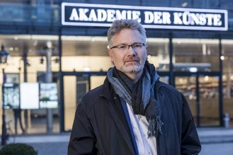 Berliner Akademie der Künste Adam Tooze -- Der Heinrich-Mann-Preis 2019 geht an den Autor und Wissenschaftler Danilo Scholz. Adam Tooze, Wirtschaftshistoriker, Laudatio Mascha Schneider, Schauspielerin, liest Texte von Heinrich Mann. Kathrin Röggla, AdK, Begrüßung und Preisverleihung. in der Berliner Akademie der Künste am 27.03.2019