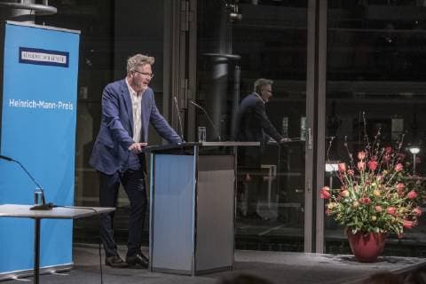 Berliner Akademie der Künste Adam Tooze, Wirtschaftshistoriker, Laudatio -- Der Heinrich-Mann-Preis 2019 geht an den Autor und Wissenschaftler Danilo Scholz. Adam Tooze, Wirtschaftshistoriker, Laudatio Mascha Schneider, Schauspielerin, liest Texte von Heinrich Mann. Kathrin Röggla, AdK, Begrüßung und Preisverleihung. in der Berliner Akademie der Künste am 27.03.2019
