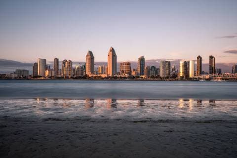 09.03.2019, xmhx, Reise Reportage, Kalifornien emspor, v.l. Die Skyline von San Diego im Abendlicht San Diego