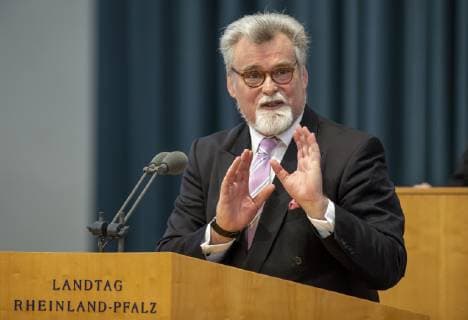 Orientierungsdebatte zu Organspende und Organtransplantation Grundsatzdebatte im Mainzer Landtag Herbert Mertin Landtagsabgeordneter der FDP und rheinlandland-pfälzischer Justizminister im Landtag in Mainz, spricht während der Orientierungsdebatte zu Organspende und Organtransplantation. Aufgenommen am Mittwoch (27.03.2019) Mainz Rheinland-Pfalz Deutschland *** Orientation debate on organ donation and organ transplantation Fundamental debate in the Mainz state parliament Herbert Mertin Member of the state parliament of the FDP and Rhineland-Palatinate Minister of Justice in the state parliament in Mainz speaks during the orientation debate on organ donation and organ transplantation Recorded on Wednesday 27 03 2019 Mainz Rhineland-Palatinate Germany