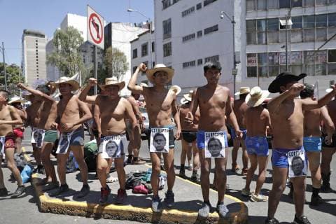 March 28, 2019 - EUM20190328NAC14.JPG.CIUDAD DE MEXICO.- Protest Protesta-CDMX.- 28 de marzo de 2019.- Integrantes de la organizacion 400 Pueblos se manifiestan en el cruce de Reforma e Insurgentes de esta capital, en protesta en contra del ex gobernador de Veracruz, Miguel Ãngel Yunes Linares. Foto: Agencia EL UNIVERSAL Ivan Stephens RCC. Copyright: xIvanxStephensx