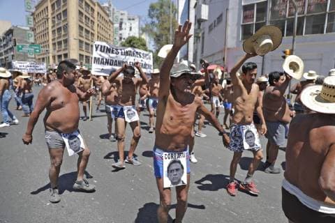 March 28, 2019 - EUM20190328NAC13.JPG.CIUDAD DE MEXICO.- Protest Protesta-CDMX.- 28 de marzo de 2019.- Integrantes de la organizacion 400 Pueblos se manifiestan en el cruce de Reforma e Insurgentes de esta capital, en protesta en contra del ex gobernador de Veracruz, Miguel Ãngel Yunes Linares. Foto: Agencia EL UNIVERSAL Ivan Stephens RCC. Copyright: xIvanxStephensx