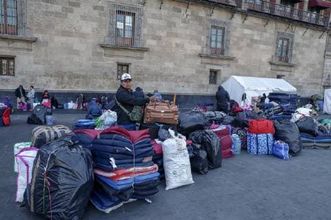 March 28, 2019 - EUM20190328NAC28.JPG.CIUDAD DE MEXICO.- ProtestProtesta-Desplazados.- 28 de marzo 2019.- Despues de casi 40 dias de planton frente a Palacio Nacional, desplazados de diversas comunidades guerrerenses emprendieron el camino de regreso a su refugio. Lograron un acuerdo con el gobierno federal, pero eso no les quita el miedo ante la violencia y tampoco quedan satisfechos, ya que no regresaran a sus hogares. Foto: Agencia EL UNIVERSALDiego SimonRCC. Copyright: xElxUniversalx