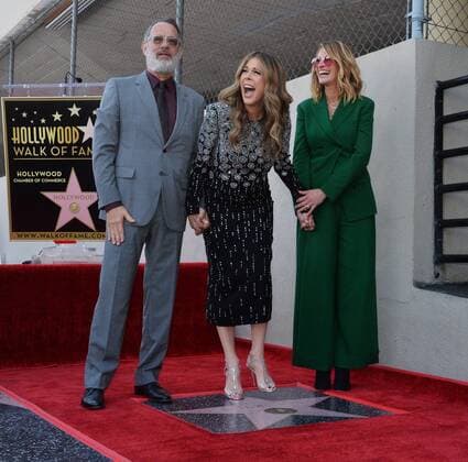 Entertainment Themen der Woche KW13 Actress, singer and songwriter Rita Wilson (C) is joined by her husband, actor Tom Hanks and actress Julia Roberts during an unveiling ceremony honoring her with the 2,659th star on the Hollywood Walk of Fame in Los Angeles on March 29, 2019.  LAP2019032904 JIMxRUYMEN