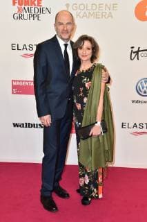 Götz Schubert und seine Ehefrau Simone Witte bei der Ankunft zur Verleihung von die Goldene Kamera am 30.03.2019 in Berlin Die Goldene Kamera Verleihung 2019 in Berlin