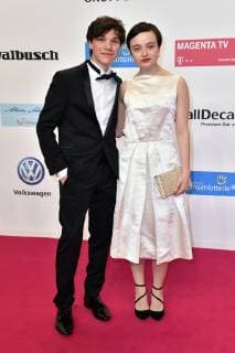 Sebastian Urzendowsky und Lena Urzendowsky bei der 54. Verleihung der Goldenen Kamera 2019 im Flughafen Tempelhof. Berlin, 30.03.2019
