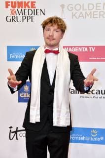 Jacob Matschenz bei der 54. Verleihung der Goldenen Kamera 2019 im Flughafen Tempelhof. Berlin, 30.03.2019
