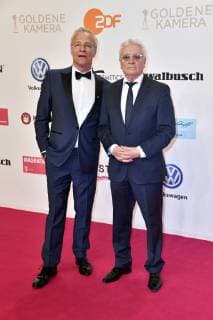 Klaus J. Behrendt und Henry Hübchen bei der 54. Verleihung der Goldenen Kamera 2019 im Flughafen Tempelhof. Berlin, 30.03.2019