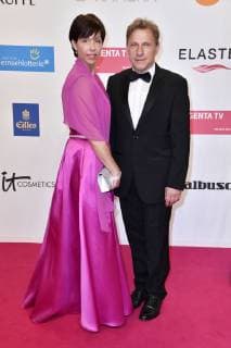 Richy Müller mit Ehefrau Christl Stumhofer bei der 54. Verleihung der Goldenen Kamera 2019 im Flughafen Tempelhof. Berlin, 30.03.2019