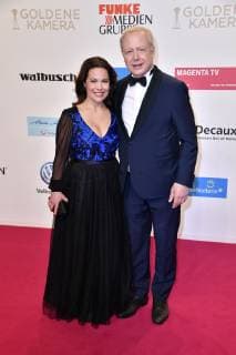 Tom Buhrow mit Freundin Daniela Boff bei der 54. Verleihung der Goldenen Kamera 2019 im Flughafen Tempelhof. Berlin, 30.03.2019