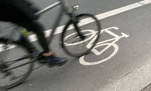 Piktogramm von einem Fahrrad kennzeichnet den Fahrradweg 31.01.2019